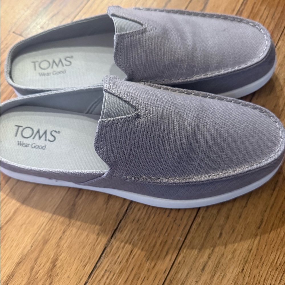 TOMS Men's Light Gray Slip-On Loafers